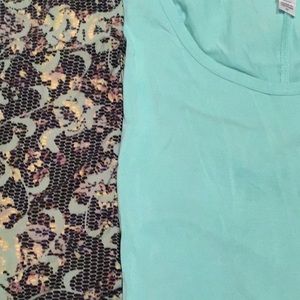 Lularoe  TC leggings and M perfect T
